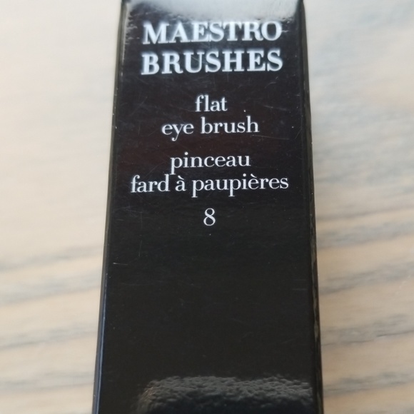 Giorgio Armani Maestro Flat Eye Brush #8 - Picture 3 of 4
